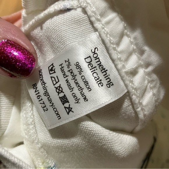 Something Navy Sylvia High Waisted Floral Embroidered Tie Ankle Jeans in White - Picture 12 of 12